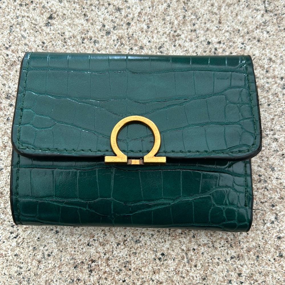 Green snakeskin wallet